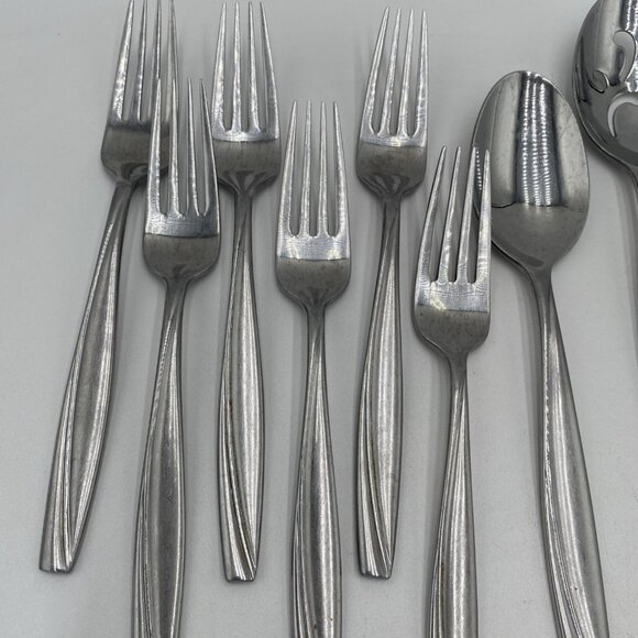 Oneida CAMLYNN CLEO Frosted Glossy Stainless Flatware 53 Pieces Silverware - Picture 7 of 8